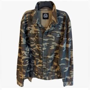 Spark Distress Men's Camouflage Jacket Size M.